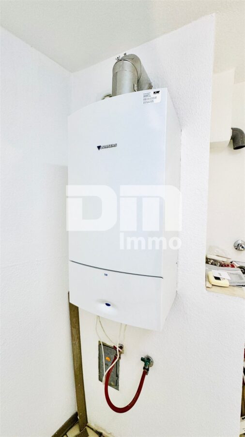 Schöne zentral gelegenes Büro mit zwei Balkonen und Tiefgaragenstellplatz - Gas Therme